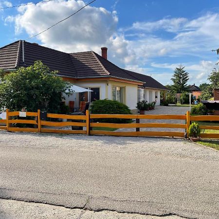 Pol-Lak Lägenhet Szolosgyorok Exteriör bild