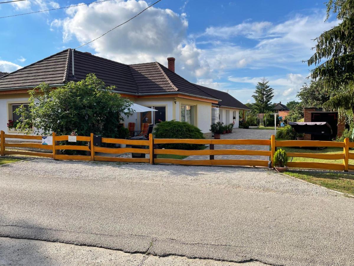 Pol-Lak Lägenhet Szolosgyorok Exteriör bild
